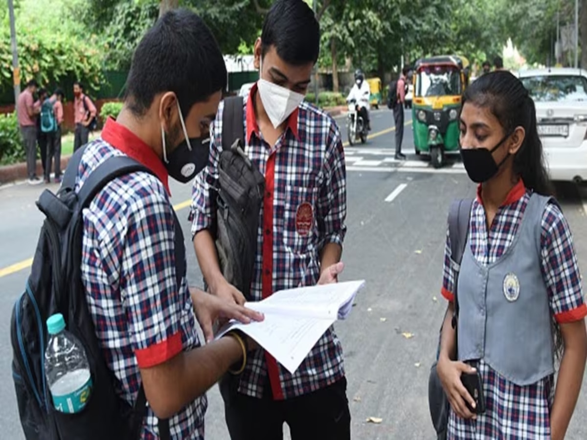 शालेय पाठ्यपुस्तकांमध्ये देशाचं नाव बदलणार, आता 'इंडिया' नाही 'भारत' title=