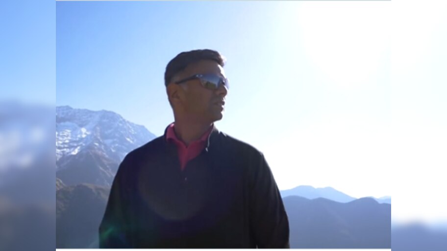 Watch : वर्ल्ड कप दरम्यान Triund फिरतोय कोच राहुल द्रविड, व्हायरल होतोय व्हिडीओ 
