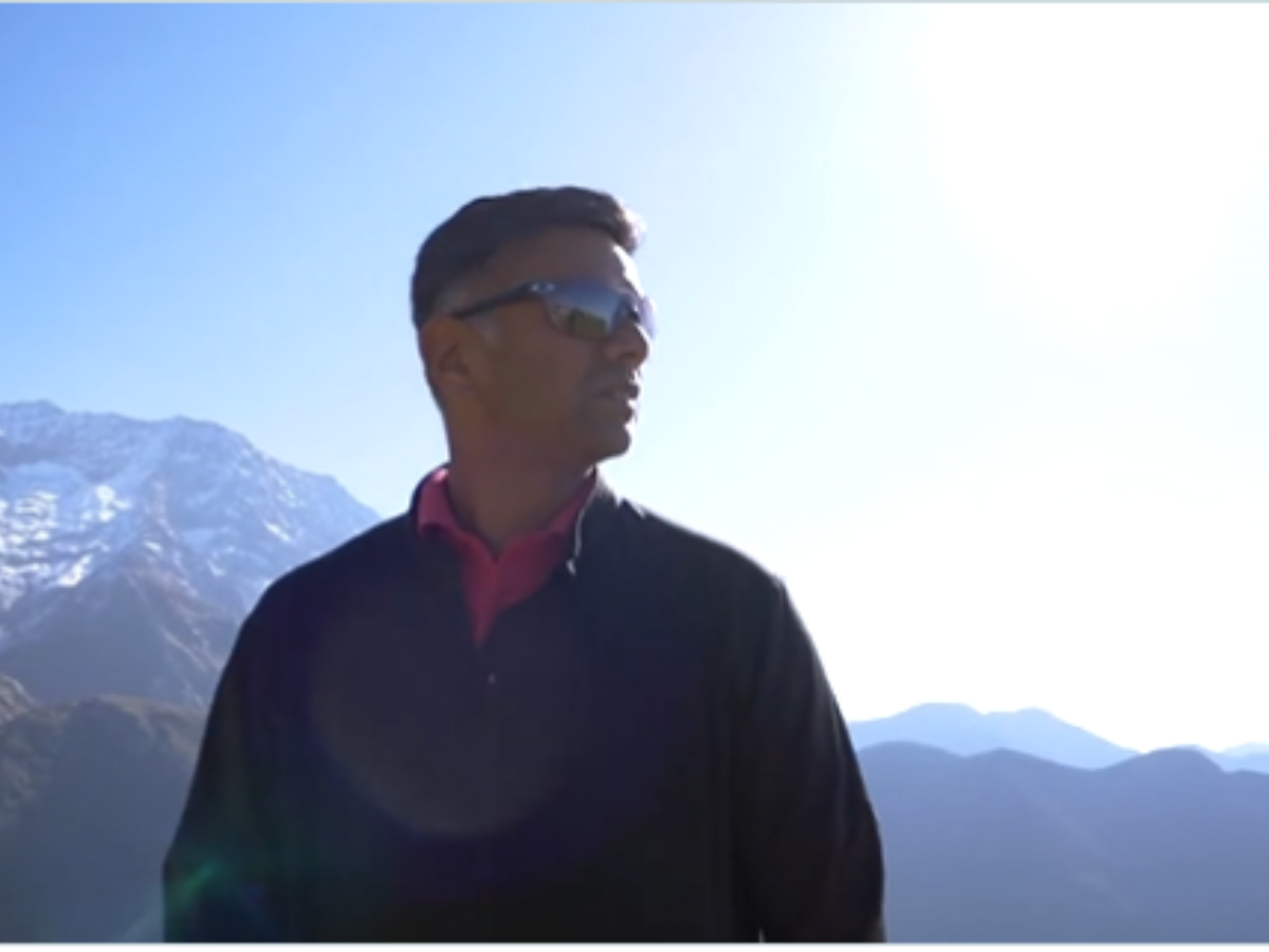 Watch : वर्ल्ड कप दरम्यान Triund फिरतोय कोच राहुल द्रविड, व्हायरल होतोय व्हिडीओ Watch : वर्ल्ड कप दरम्यान Triund फिरतोय कोच राहुल द्रविड, व्हायरल होतोय व्हिडीओ