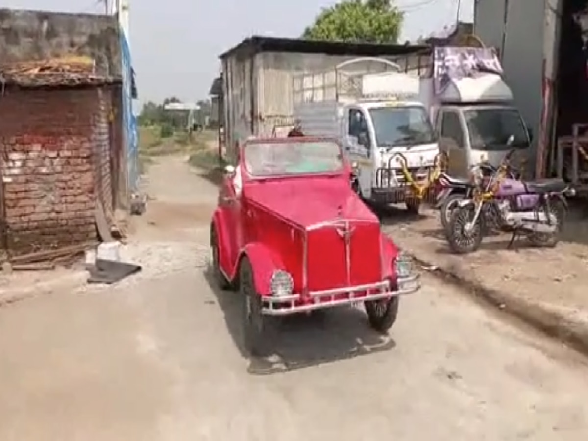 पुणेकर जगात भारी! 10 वी पास शेतकऱ्यानं भंगारातून बनवली 'व्हिंटेज कार'
