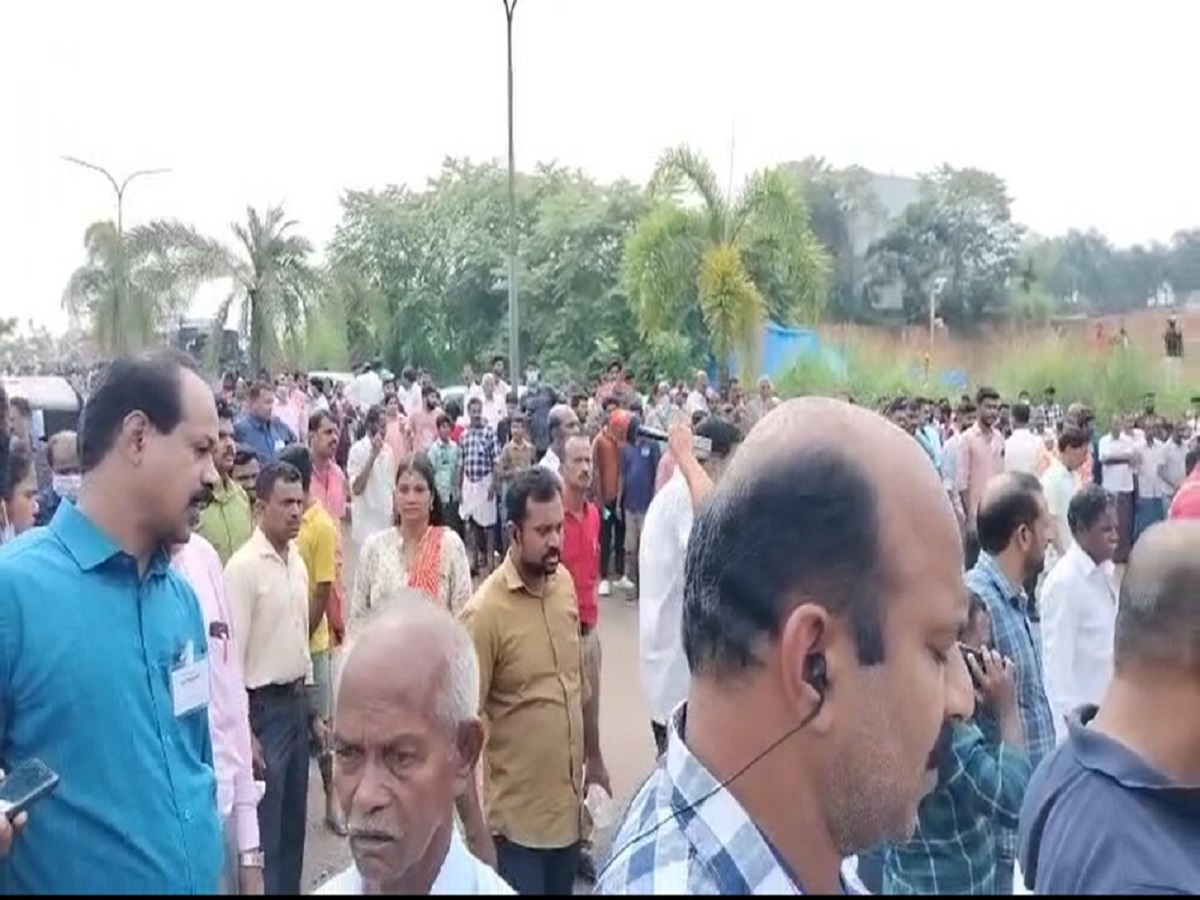 केरळमध्ये भीषण स्फोट, कन्वेंशन सेंटरमध्ये प्रार्थना सुरु असतानाच तीन ब्लास्ट; 1 ठार, 20 जखमी केरळमध्ये भीषण स्फोट, कन्वेंशन सेंटरमध्ये प्रार्थना सुरु असतानाच तीन ब्लास्ट; 1 ठार, 20 जखमी