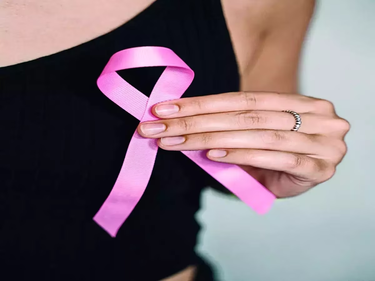 वेदनारहित गाठ असू शकते Breast Cancer चं लक्षण, महिलांनी 'या' चाचण्या करून घेणं आवश्यक वेदनारहित गाठ असू शकते Breast Cancer चं लक्षण, महिलांनी 'या' चाचण्या करून घेणं आवश्यक