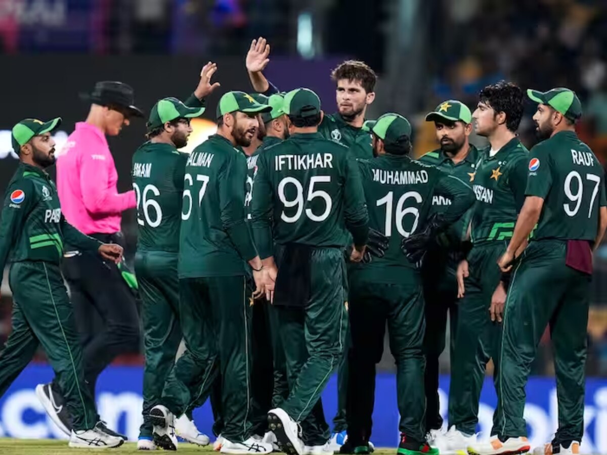 Pakistan Semi final Scenario: सलग 4 पराभवानंतरही पाकिस्तानसाठी सेमीफायनलमध्ये जाणार; कसं ते जाणून घ्या! title=