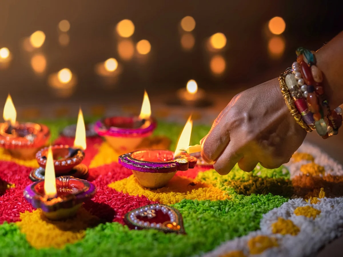 Diwali 2023 : तब्बल 9 दिवस भरपगारी सुट्टी; 'या' कंपनीतील कर्मचाऱ्यांची खऱ्या अर्थानं दिवाळी  title=