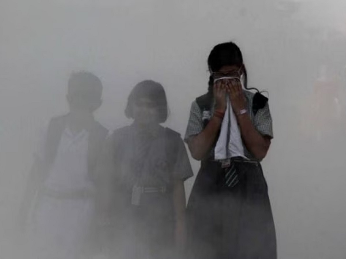 दिल्ली गुदमरतेय! प्रदूषणाने स्तर गाठला, सरकारवर शाळा बंद ठेवण्याची वेळ title=