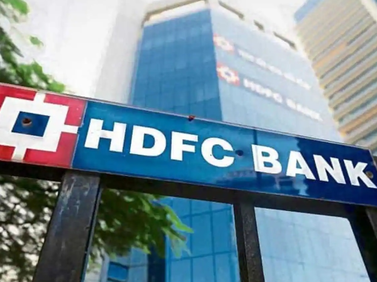 HDFC च्या ग्राहकांना दिवाळीआधीच मोठा धक्का, 'या' निर्णयामुळे खिशाला बसणार कात्री title=