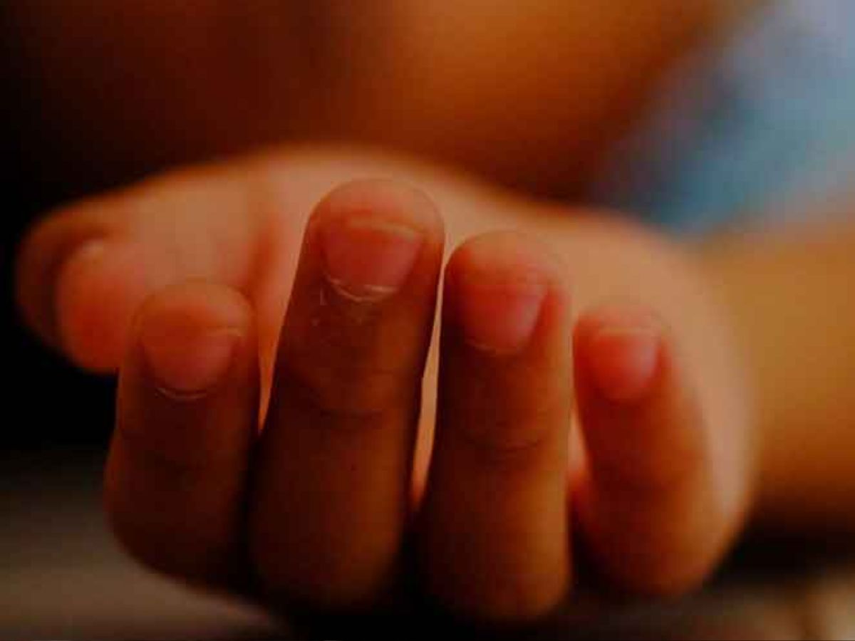 नागपूरः दिवाळीची साफ-सफाई करताना आक्रित घडलं; 4 वर्षांच्या मुलीचा दुर्दैवी मृत्यू नागपूरः दिवाळीची साफ-सफाई करताना आक्रित घडलं; 4 वर्षांच्या मुलीचा दुर्दैवी मृत्यू