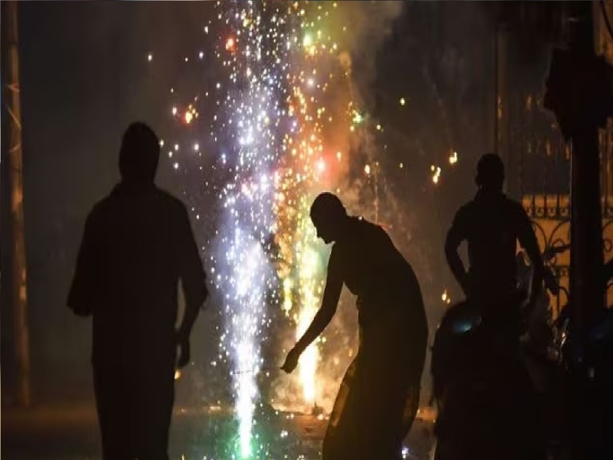 Diwali 2023: फटाक्यांवर 'सुप्रीम' बॅन, 'या' राज्यात फटाक्यांवर बंदी, महाराष्ट्रात काय स्थिती? title=