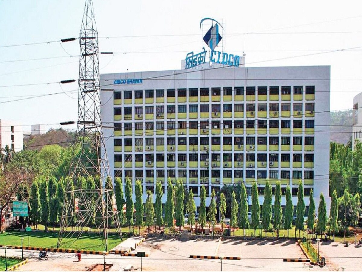 सिडको कर्मचाऱ्यांना 50 हजार रुपयांचा दिवाळी बोनस; फटाके फोडले, पेढे वाटले सिडको कर्मचाऱ्यांना 50 हजार रुपयांचा दिवाळी बोनस; फटाके फोडले, पेढे वाटले