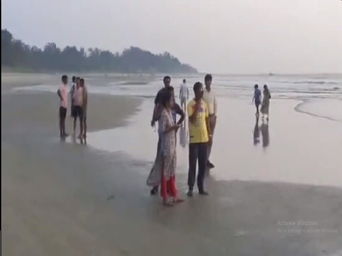 मालवण तालुक्यातील तारकर्ली समुद्रात चार पर्यटक बुडाले; कोल्हापुरहून आले होते सहलीसाठी मालवण तालुक्यातील तारकर्ली समुद्रात चार पर्यटक बुडाले; कोल्हापुरहून आले होते सहलीसाठी