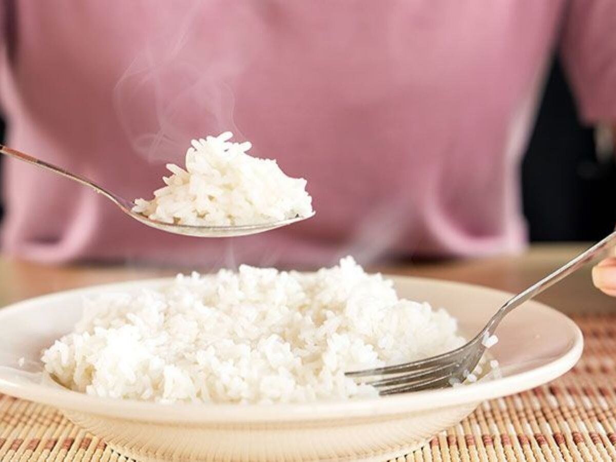 भाताशिवाय जेवण जात नाही? अतिप्रमाणात भात खाण्याचे दुष्परिणाम जाणून घ्या title=