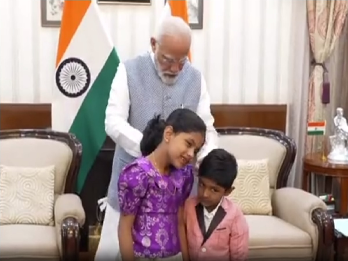 pm modi with children