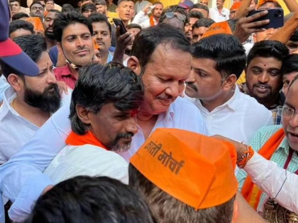 Udayanraje bhosale Advice to Manoj jarange patil after meets in satara over maratha Arakshan News in Marathi Udayanraje bhosale Advice to Manoj jarange patil after meets in satara over maratha Arakshan News in Marathi