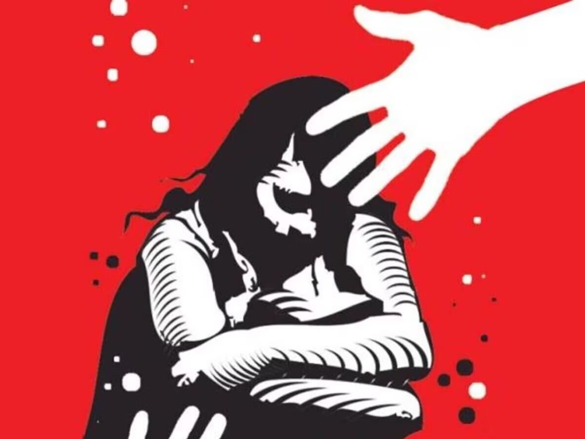 अकोलाः 14 वर्षांच्या मुलीवर दोन वर्षांपासून अत्याचार, सिगारेटचे चटके, मुंडन करत बलात्कार अकोलाः 14 वर्षांच्या मुलीवर दोन वर्षांपासून अत्याचार, सिगारेटचे चटके, मुंडन करत बलात्कार