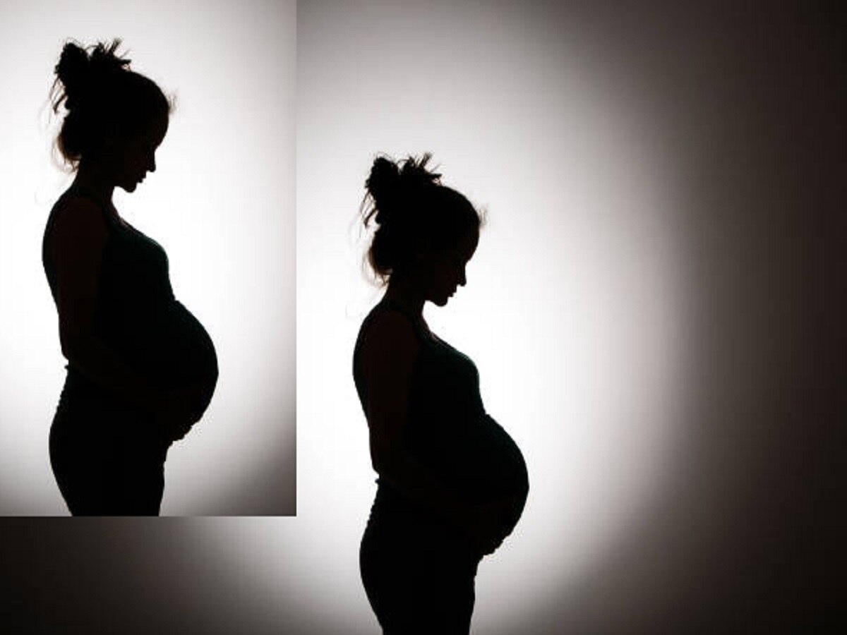 एक बाळ, दोन गर्भ; जगात पहिल्यांदाचा अशी आश्चर्यकारक प्रसूती title=