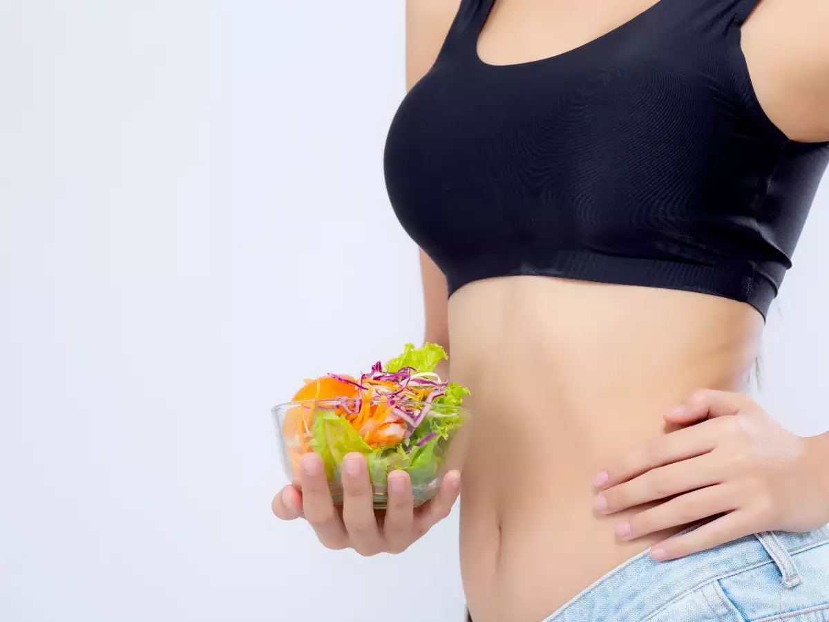 Belly fat: बेली फॅट कमी करण्यासाठी सकाळी उपाशी पोटी 'या' पदार्थाचं करा सेवन; पोटावरील चरबी होईल गायब title=