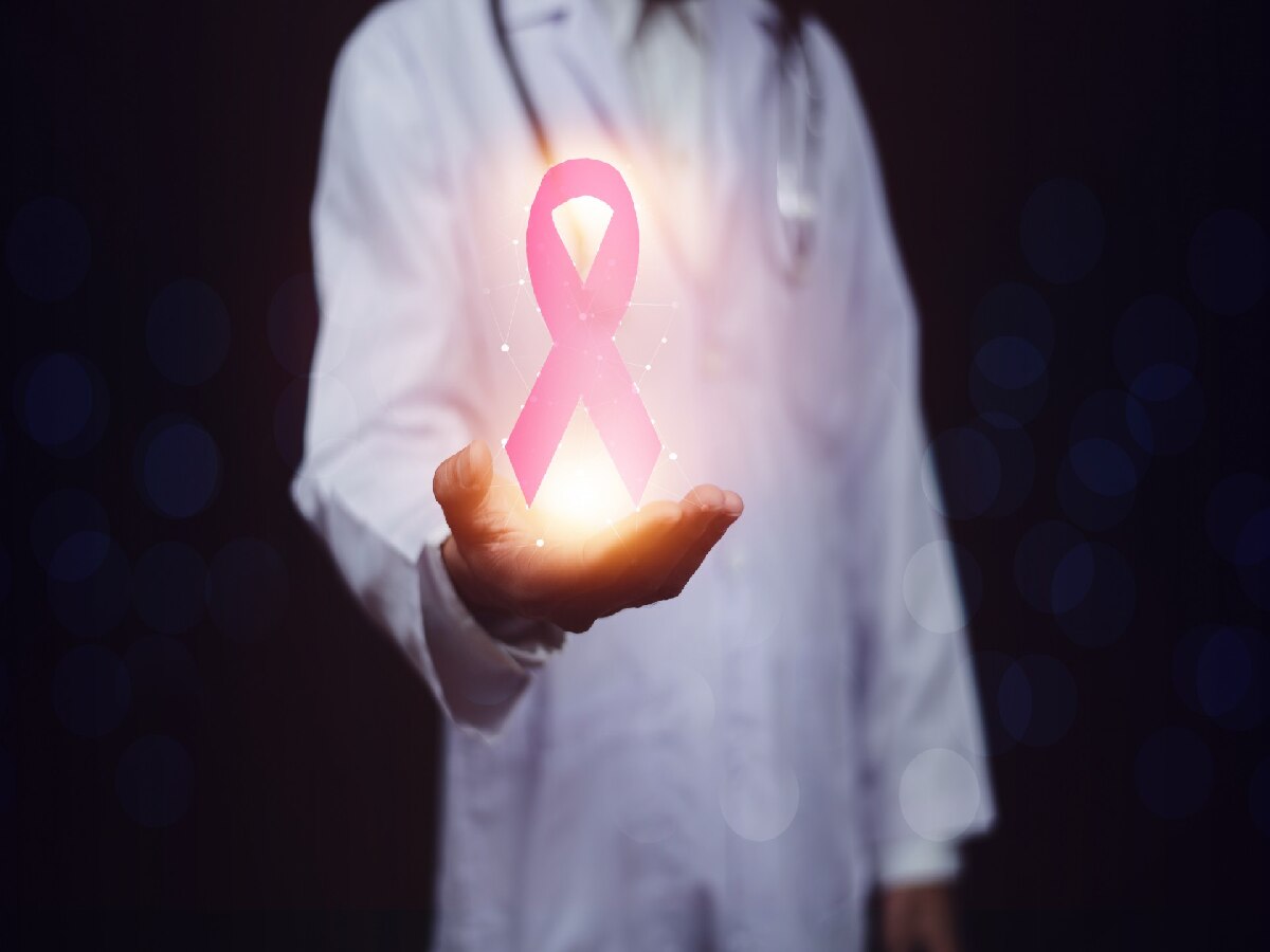 Male Breast Cancer: पुरुष-स्त्रियांमधील ब्रेस्ट कॅन्सरच्या लक्षणांमध्ये काय फरक असतो?