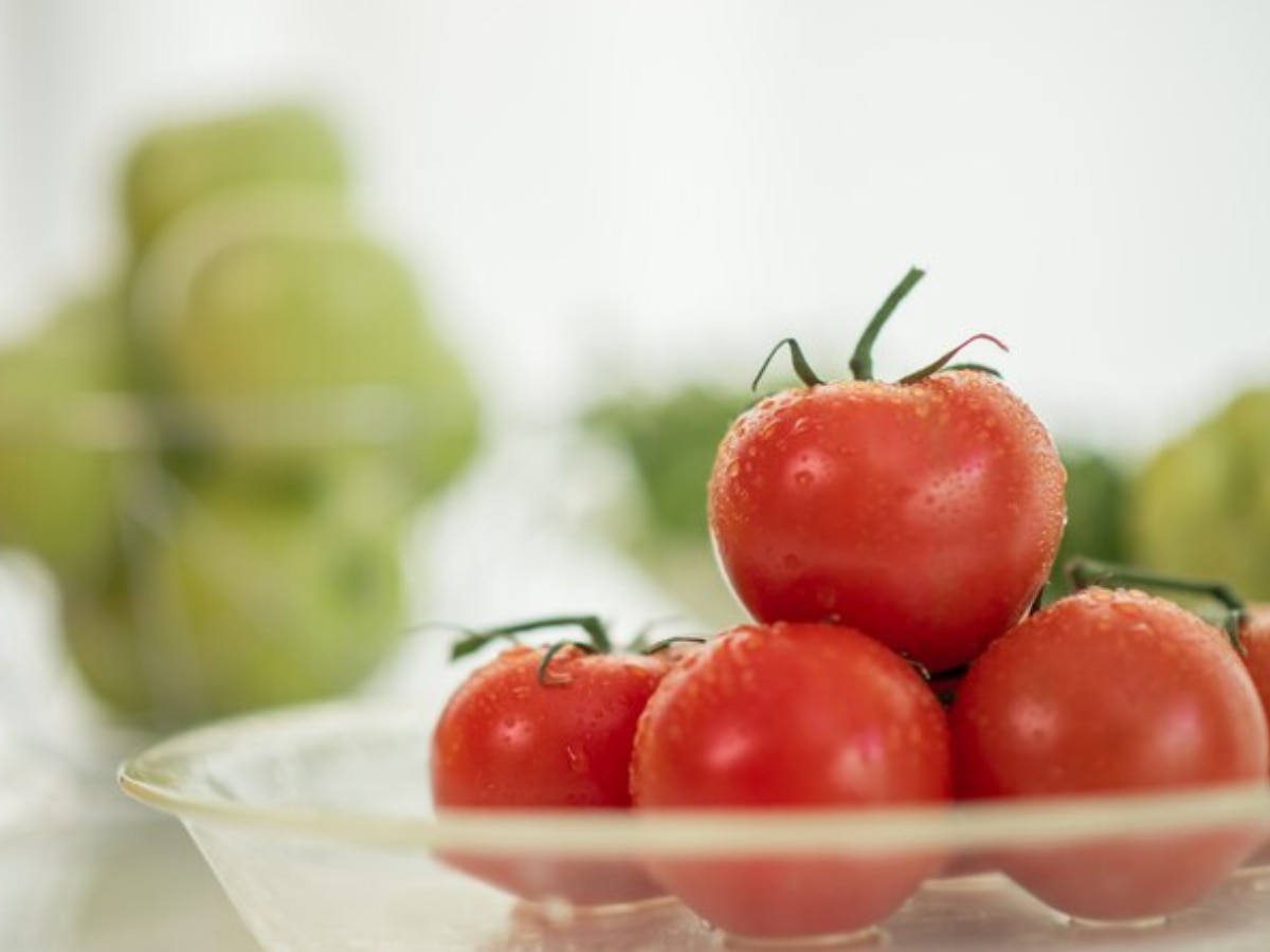 Tomato kept in fridge is poisonous many health problems if eaten Health Tips