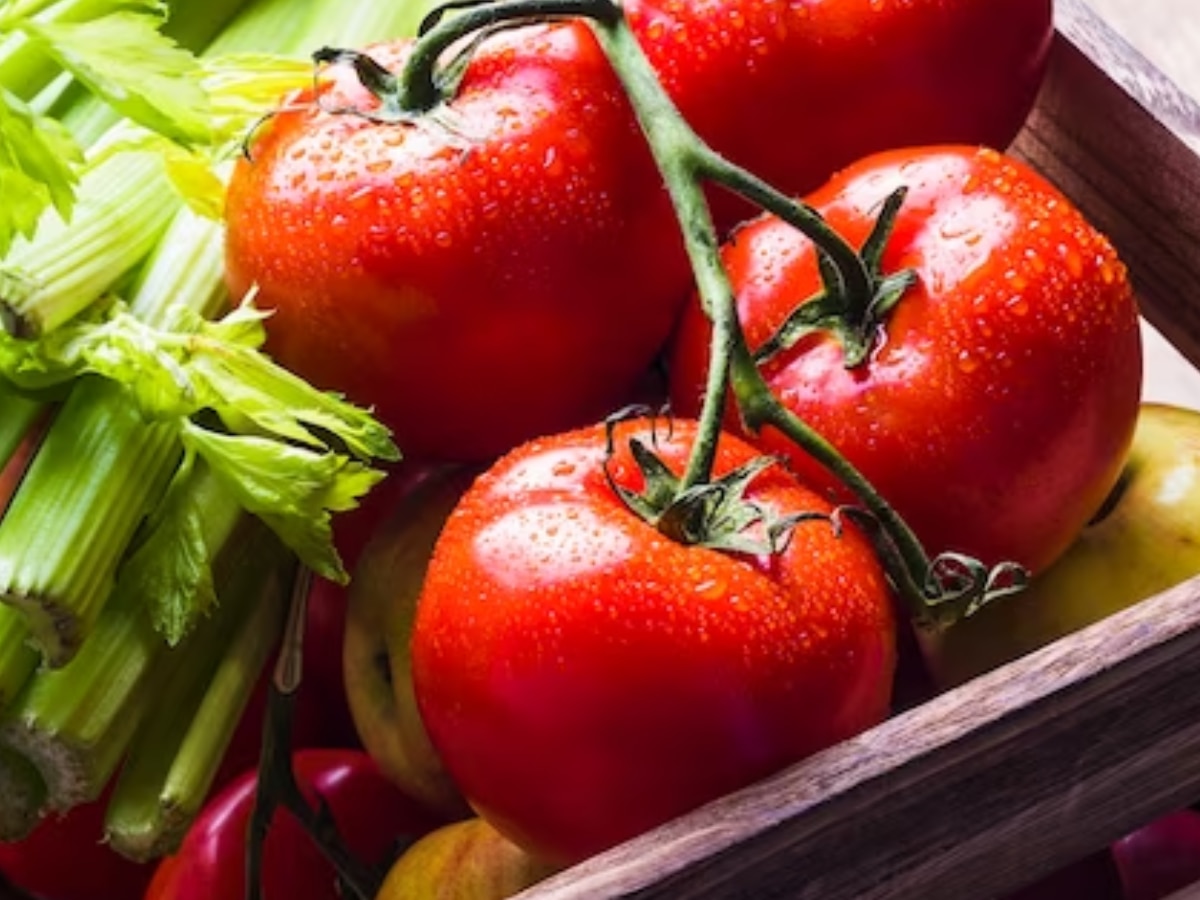 Tomato kept in fridge is poisonous many health problems if eaten Health Tips