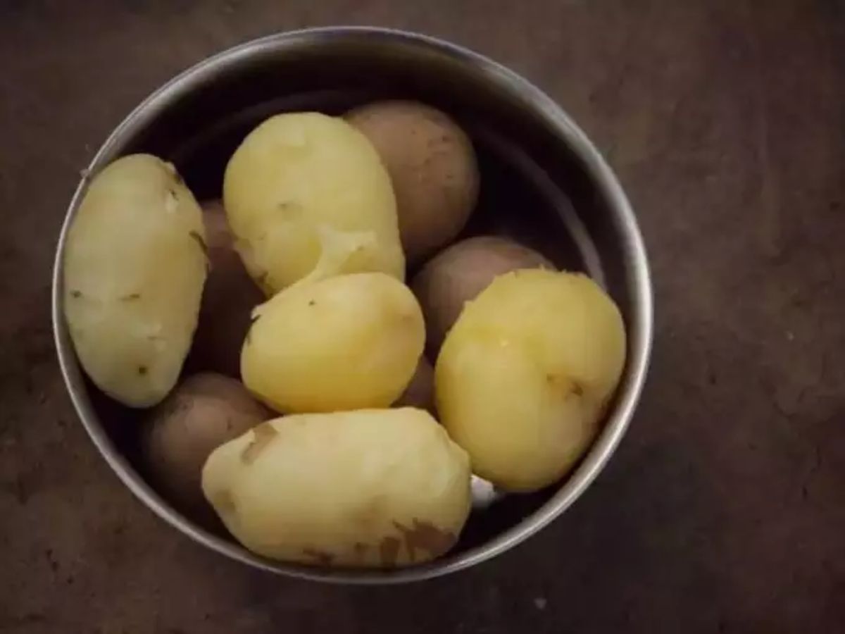 why boiled potatoes should not be stored in fridge know the reason in marathi 