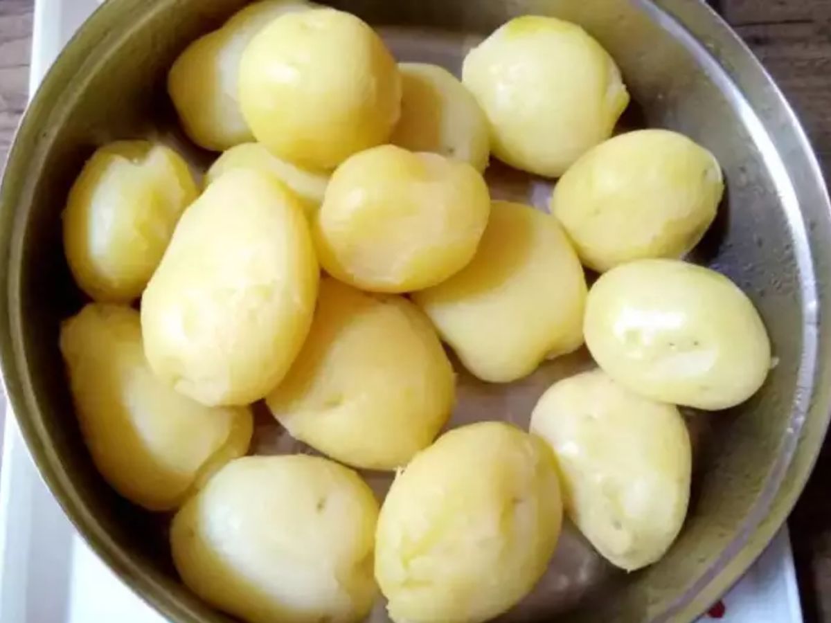 why boiled potatoes should not be stored in fridge know the reason in marathi 