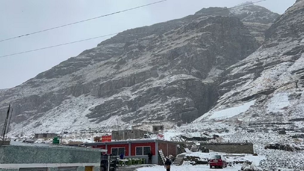 Himachal Pradesh Weather Manali Lahaul Spiti snowfall Photos 