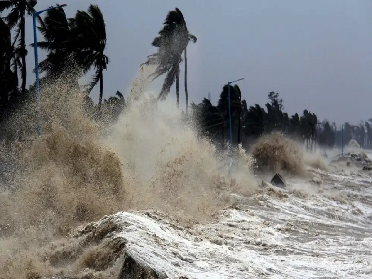 Weather Update: 'मिचौंग' चक्रीवादळाचे देशासह महाराष्ट्रातील हवामानावर चिंताजनक परिणाम; 5 जणांचा मृत्यू  title=