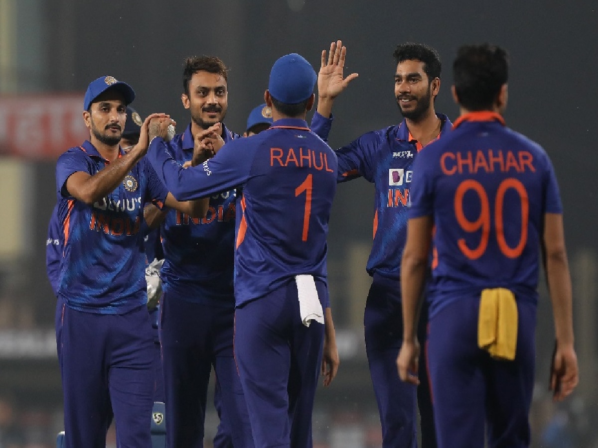 Team India: द.आफ्रिकेविरूद्धच्या सिरीजपूर्वी टीम इंडियाला मोठा धक्का; 'हा' मॅचविनर खेळाडू जाणार बाहेर? title=