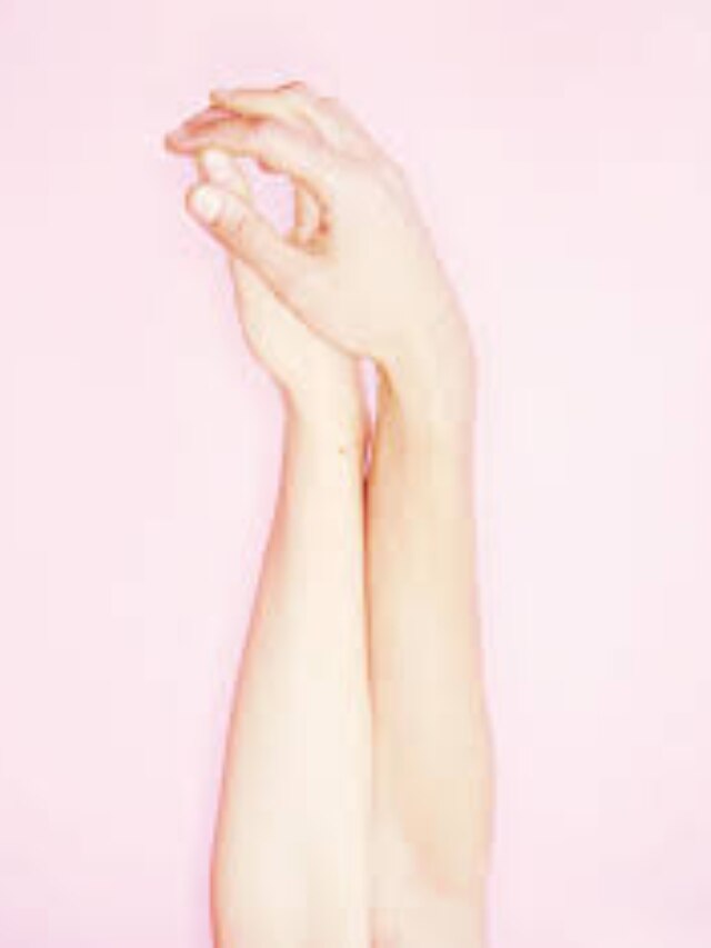 weight of human hand depends on body weight