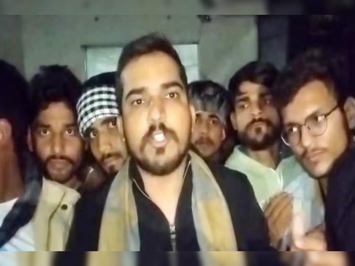 ट्रेनमध्ये कुलगुरुंना आला Heart Attack; जीव वाचवण्यासाठी न्यायाधीशांची गाडी हिसकावून नेणाऱ्या मुलांवर दरोड्याचा गुन्हा