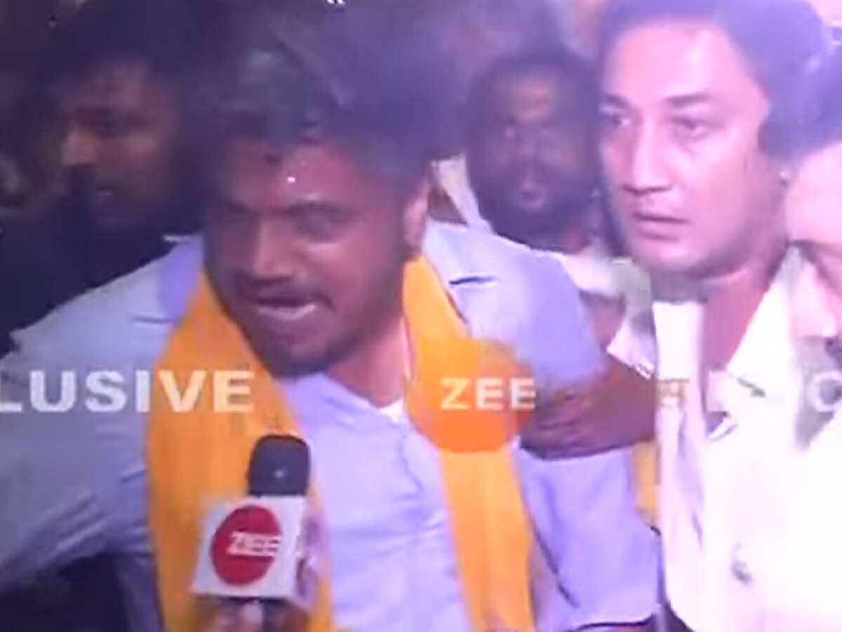 नागपुरात राडाः रोहित पवारांची युवा संघर्ष यात्रा पोलिसांनी अडवल्यानंतर गोंधळ नागपुरात राडाः रोहित पवारांची युवा संघर्ष यात्रा पोलिसांनी अडवल्यानंतर गोंधळ