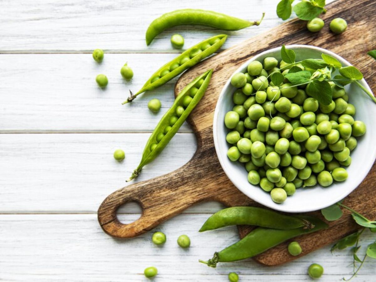 2 मिनिटांत सोलून होईल किलोभर मटार; ही ट्रिक वापरुन बघाच!kitchen hacks