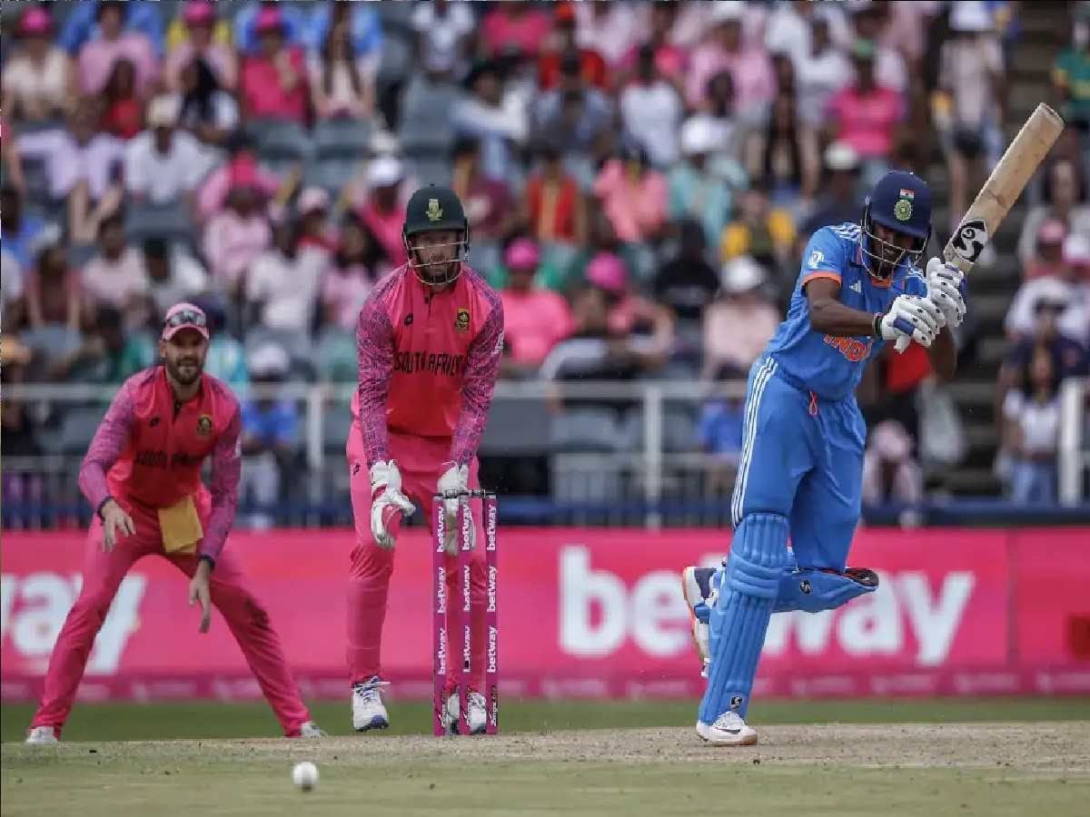 टीम इंडियाविरुद्ध दक्षिण आफ्रिका गुलाबी ड्रेसमध्ये का खेळली? कारण आहे खूपच खास title=