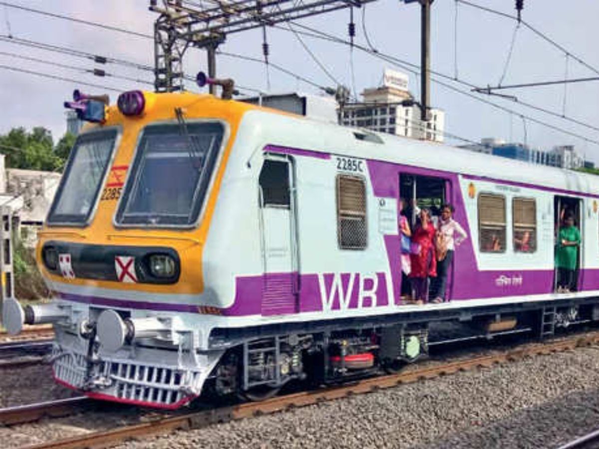 पश्चिम रेल्वेच्या प्रवाशांसाठी मोठी बातमी, आज मध्यरात्री ते पहाटेपर्यंत मेगाब्लॉक, 'या' ट्रेन रद्द पश्चिम रेल्वेच्या प्रवाशांसाठी मोठी बातमी, आज मध्यरात्री ते पहाटेपर्यंत मेगाब्लॉक, 'या' ट्रेन रद्द