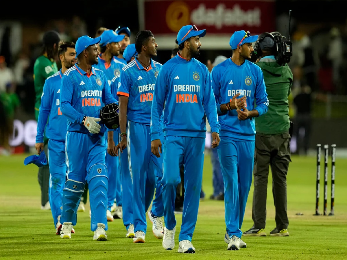 IND vs SA: तिसऱ्या वनडे सामन्यात भारताचा विजय; 2-1 च्या फरकाने सिरीजवरही कोरलं नाव title=