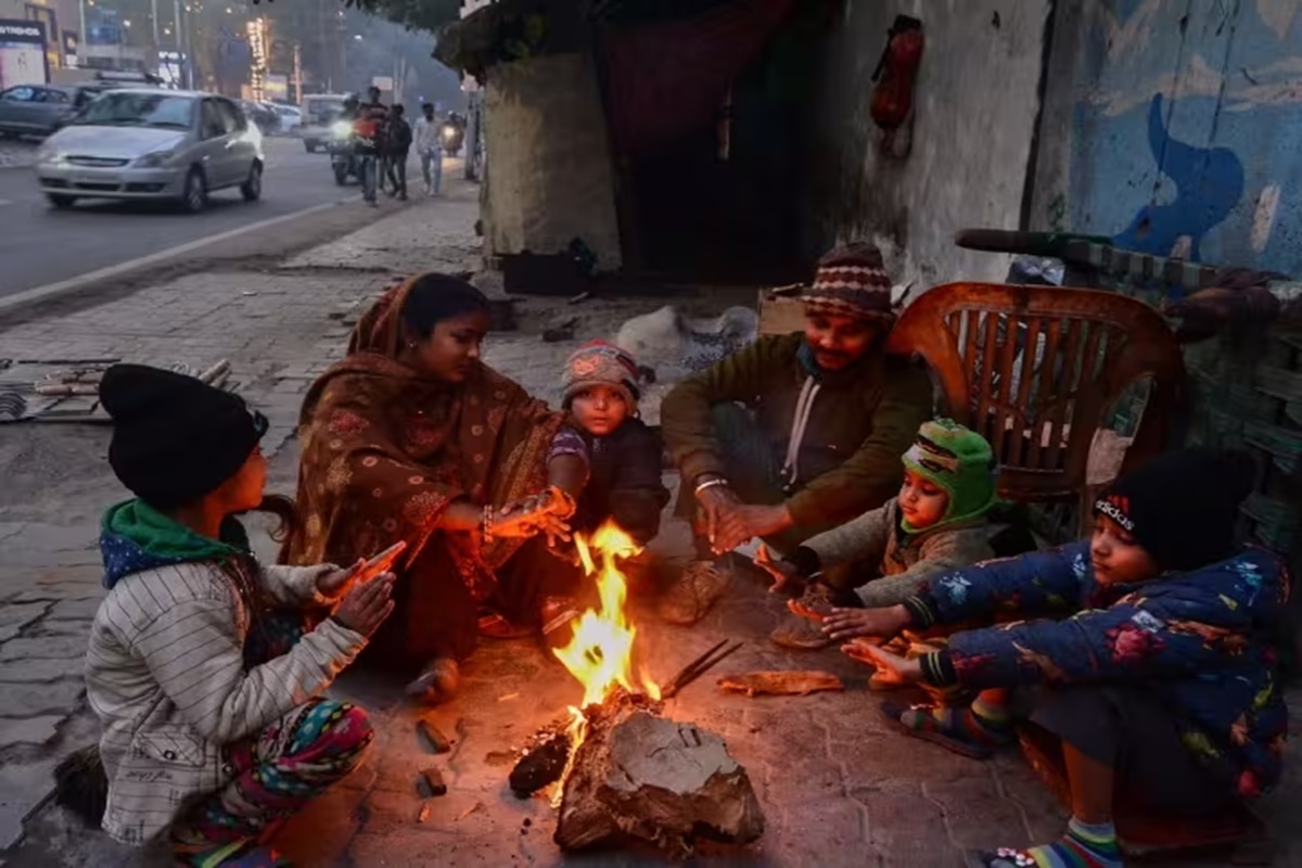 Weather Update : काश्मीरमध्ये नद्या-नाले गोठण्यास सुरुवात, राज्यात पारा 10 अंशांच्या खाली; मुंबईत ढगाळ वातावरण