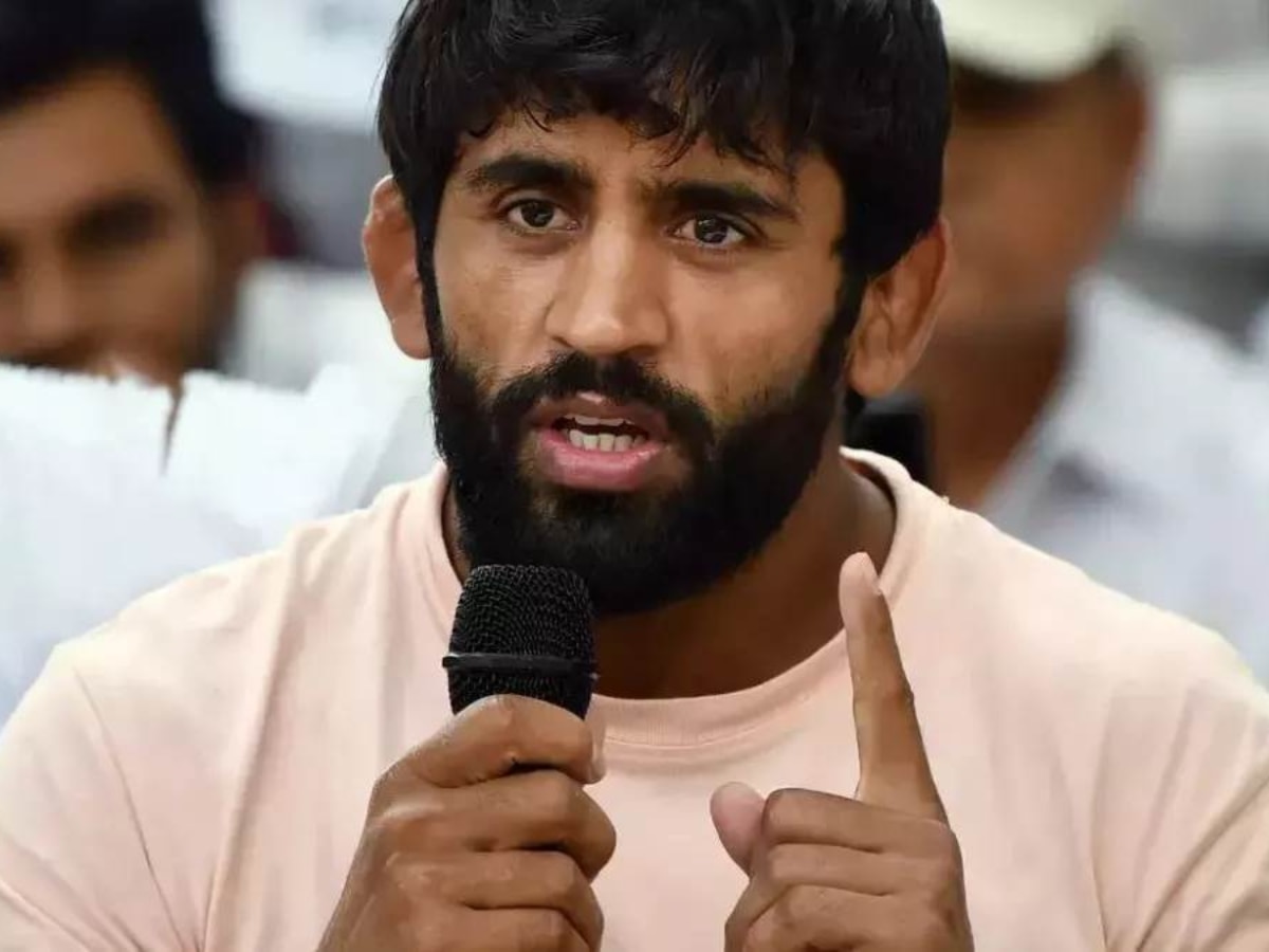 Bajrang Punia : '...तोपर्यंत पद्मश्री परत घेणार नाही', WFI बरखास्त झाल्यानंतर बजरंग पुनिया 'या' अटीवर ठाम!  title=