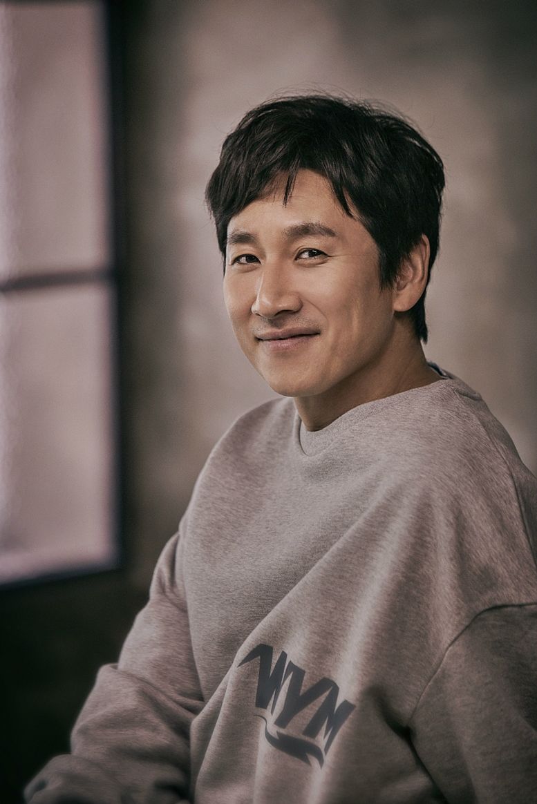 Actor Lee Sun Kyun Of Oscar Winning Movie Found Dead In A Car