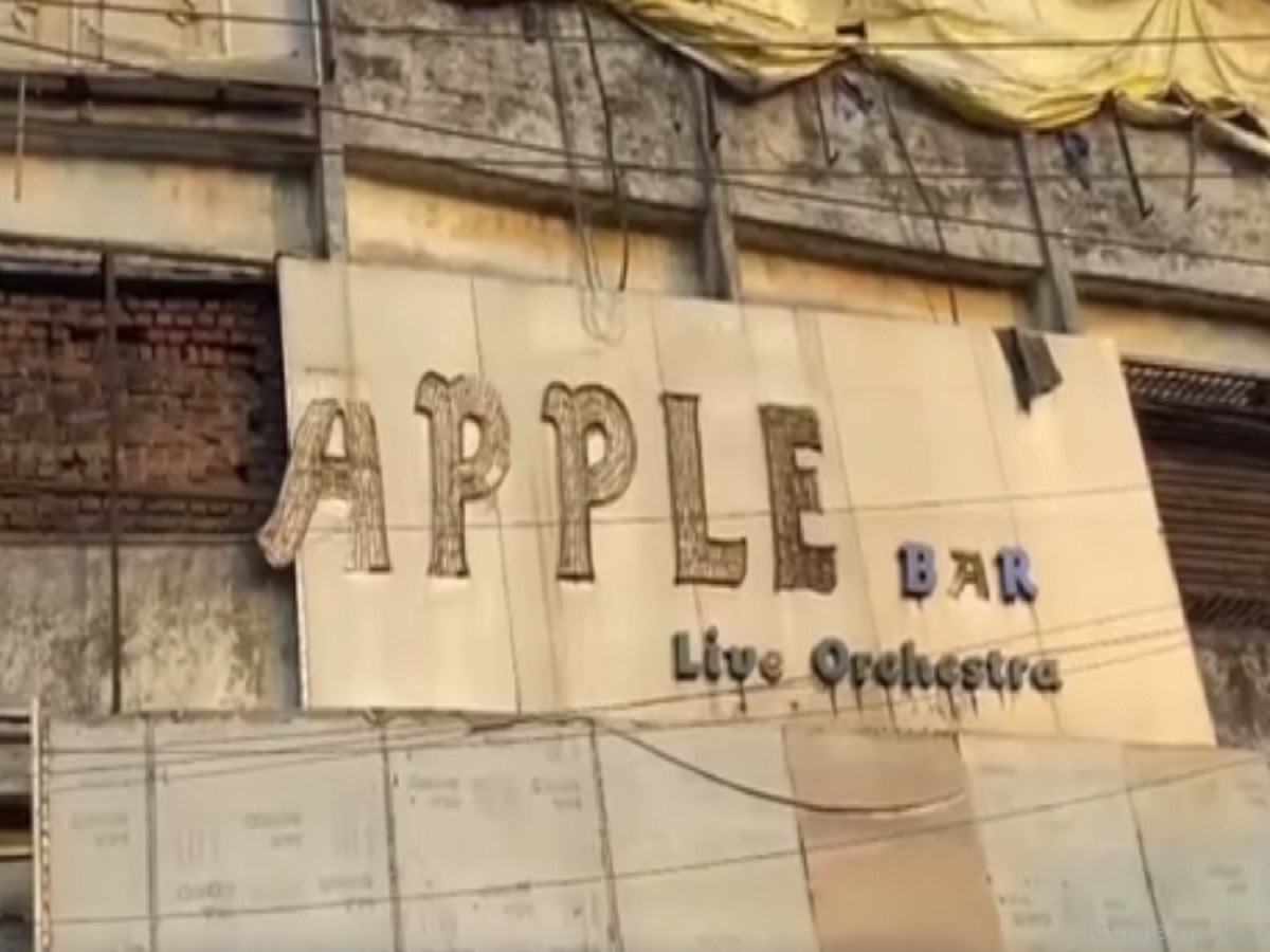 तब्बल 80 वेळा कारवाई झाली; उल्हासनगरमधील तीन डान्सबार अखेर सील तब्बल 80 वेळा कारवाई झाली; उल्हासनगरमधील तीन डान्सबार अखेर सील