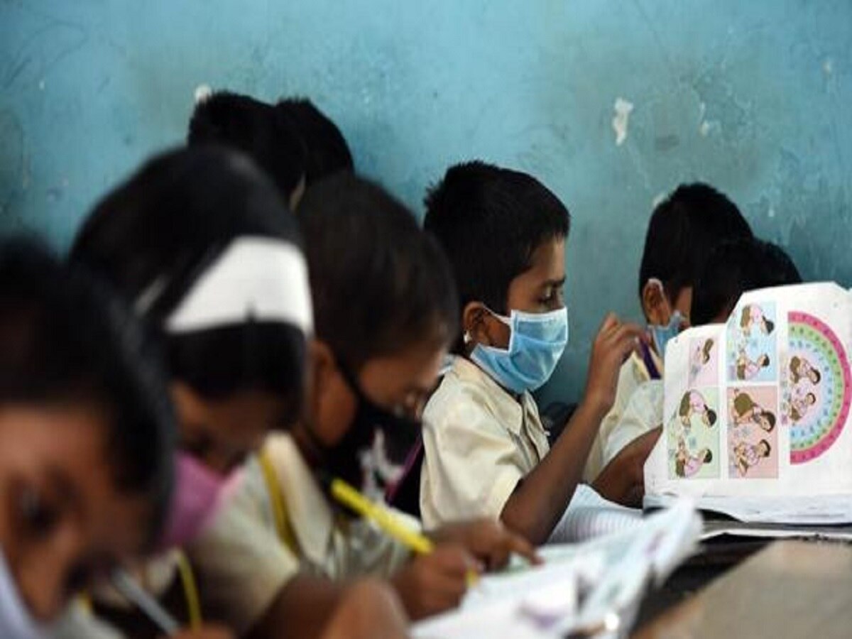 महाराष्ट्रात शालेय विद्यार्थ्यांना कोरोनाची लागण! वर्षाच्या पहिल्याच दिवशी पालकांचं टेन्शन वाढलं