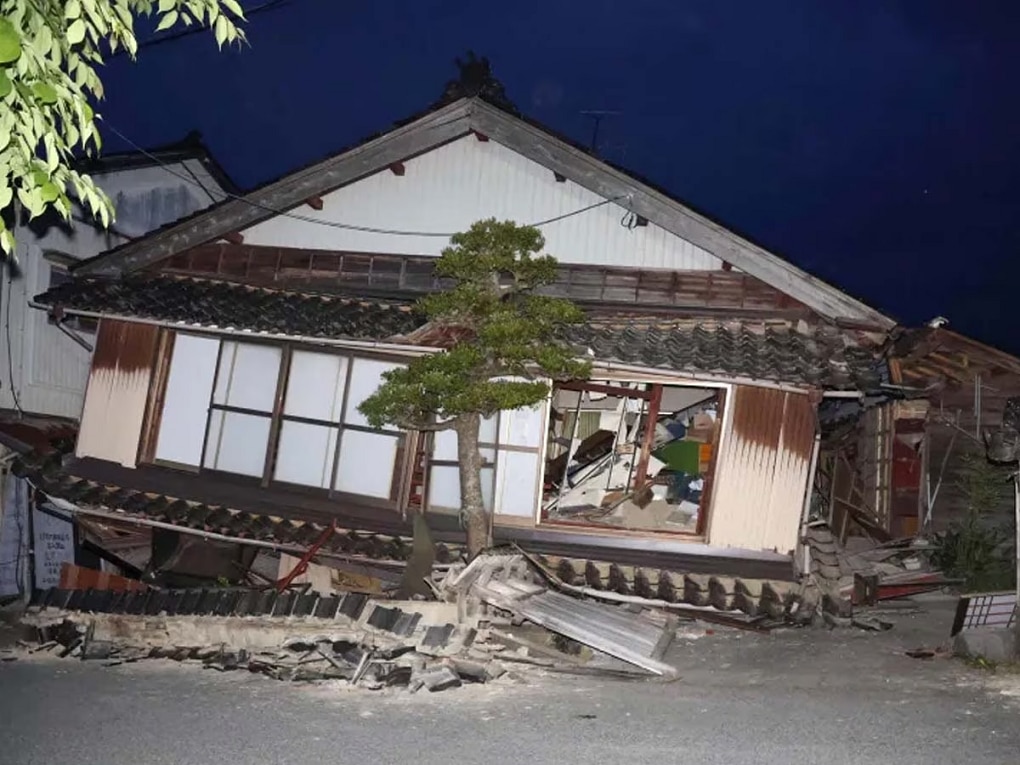 Japan Earthquake tsunami alert latest photos 