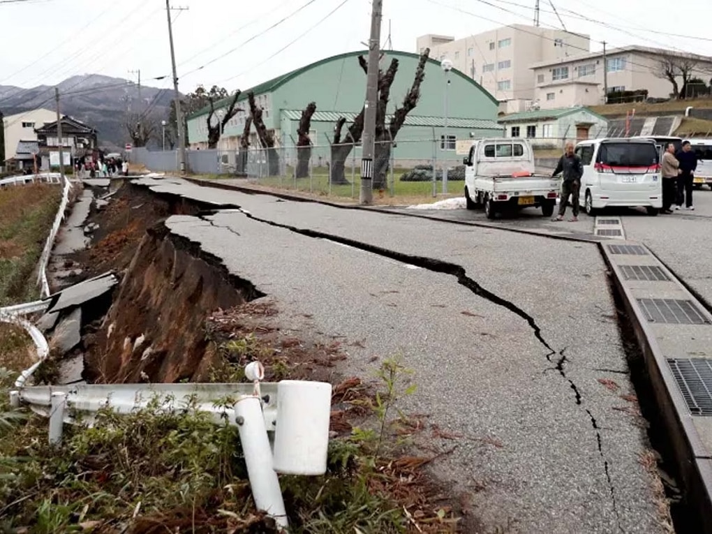 Japan Earthquake tsunami alert latest photos 