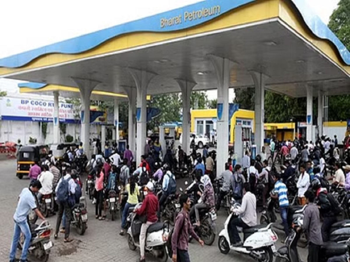 Petrol Diesel Price : पेट्रोल पंपावर लांबच लांब रांगा, इंधनाचे दर किती? title=