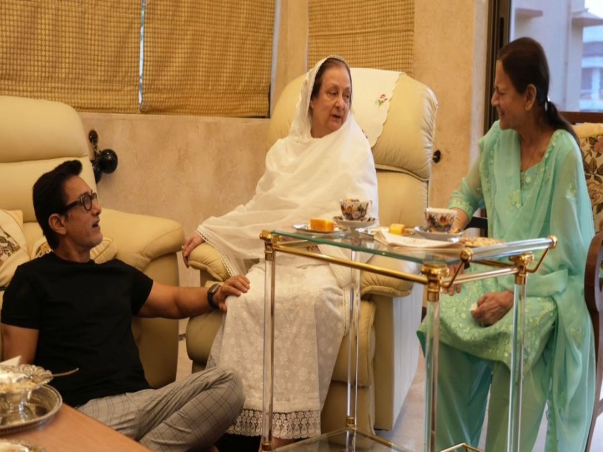 bollywood actor Aamir Khan visit Dilip kumar and saira banu house with mother and kiran rao before daughter wedding