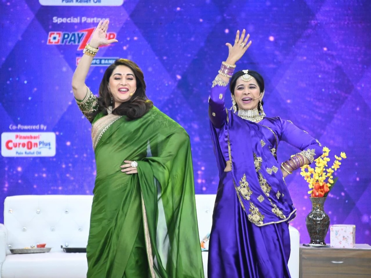  marathi actress shreya bugde dance with madhuri dixit share photo on instagram at chala hawa yeu dya set