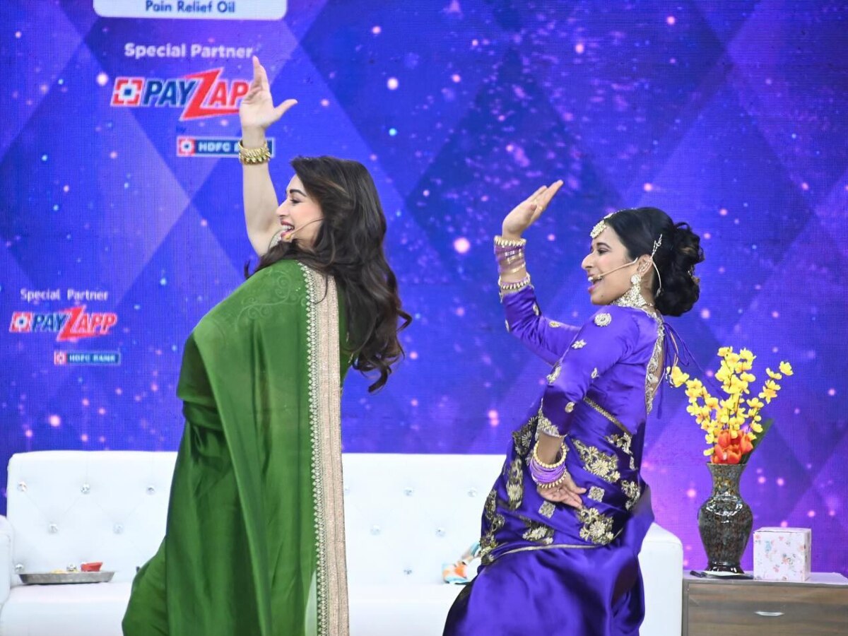  marathi actress shreya bugde dance with madhuri dixit share photo on instagram at chala hawa yeu dya set