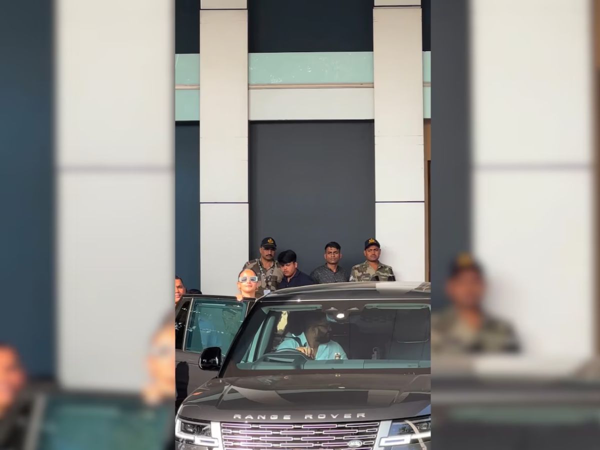 Ranbir Kapoor Alia Bhatt Raha kapoor spotted at Mumbai cute photo 