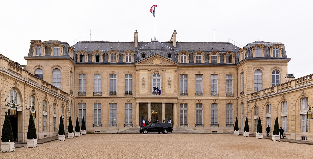 emmanuel macron elysee palace