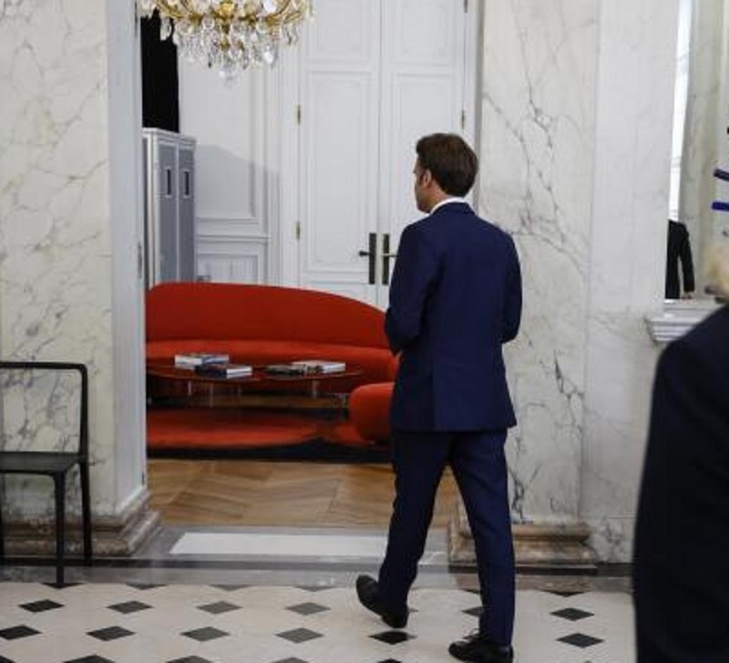 emmanuel macron elysee palace