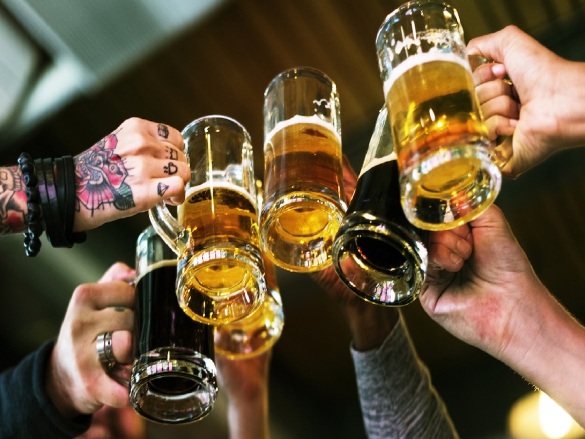 बिअर बारसमोर ‘आरोग्य तरूणाईचे वैभव महाराष्ट्राचे’ फलक लावणं बंधनकारक, आरोग्य मंत्री तानाजी सावंत यांच्या सूचना